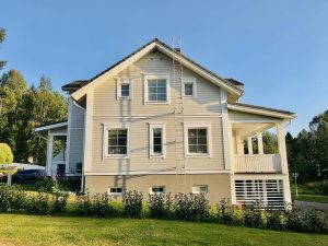 Ulkoverhouksen maalaus Jyväskylässä.