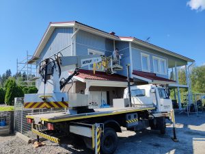 Sinisen talon maalaus Jyväskylässä tekee Suojaväri Oy.