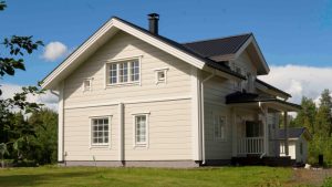 Omakotitalon maalaus Jyväskylässä toteuttaa maalausliike Suojaväri.